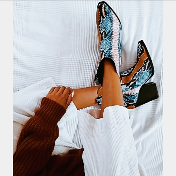 🚨Pre Fall Edit Collection// Snake print bootie - Picture 4 of 6